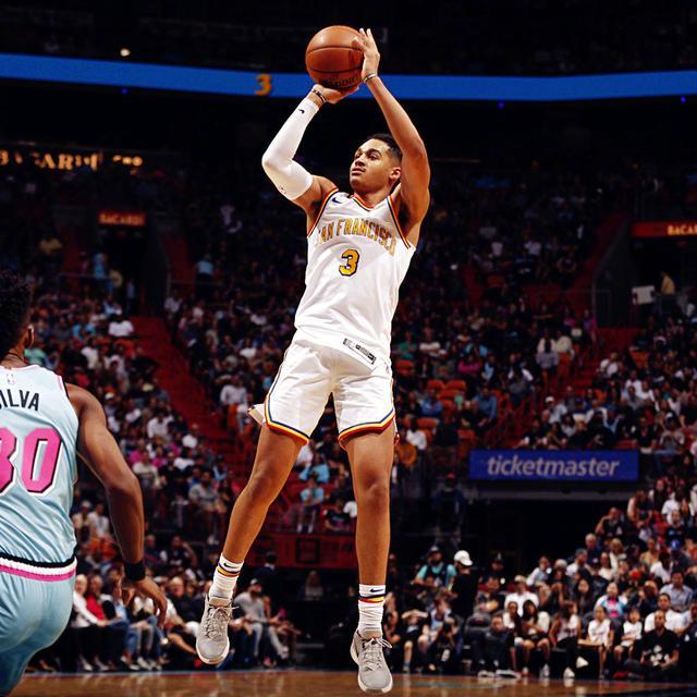 老鹰队主教练劳埃德皮尔斯：球队需要提高进攻端效率的简单介绍