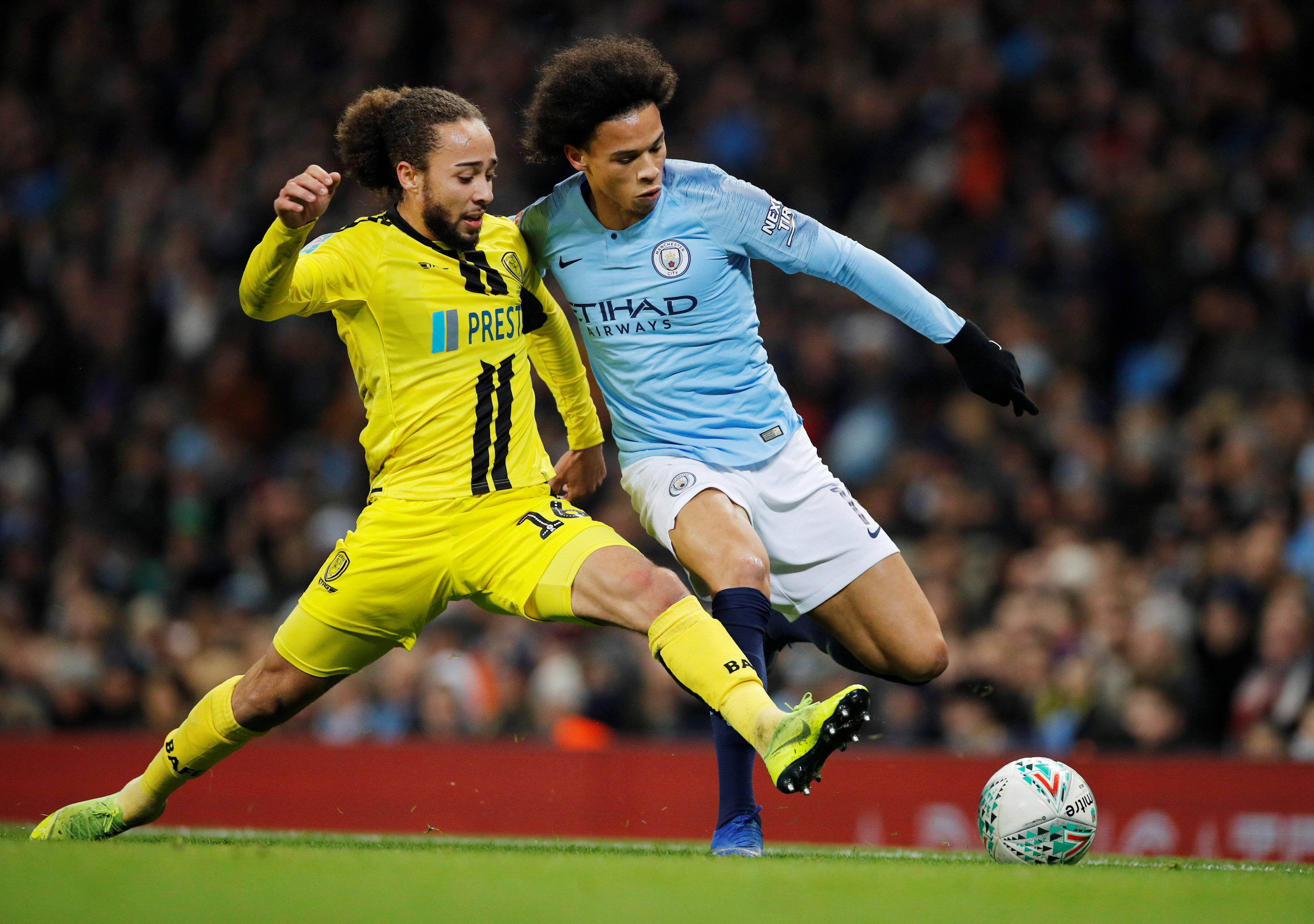 比利亚雷亚尔逆袭成功，客场惊险获胜(比利亚雷亚尔逆袭成功,客场惊险获胜了)