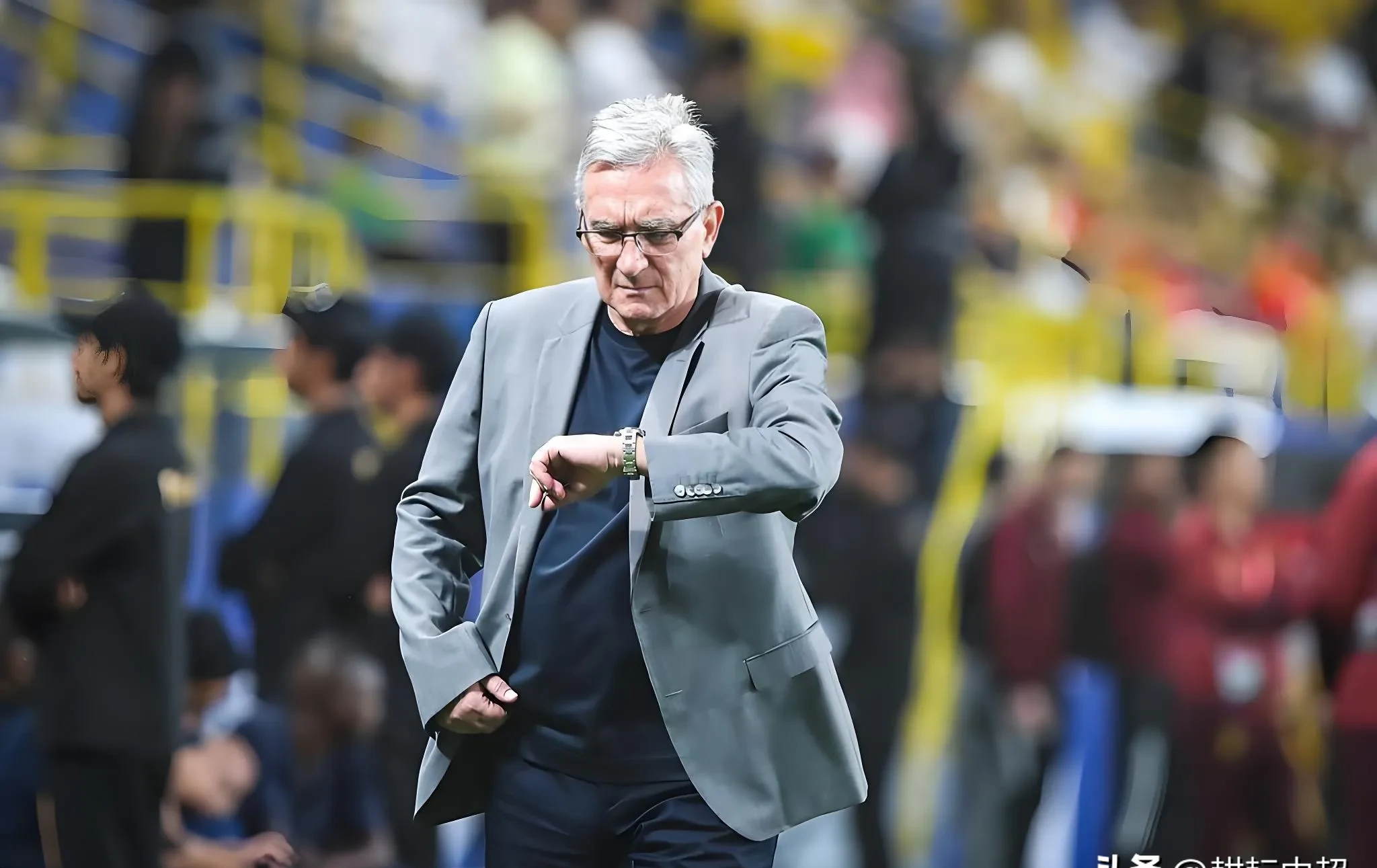 包含克里恩队主帅透露新战术，球队备战紧张的词条